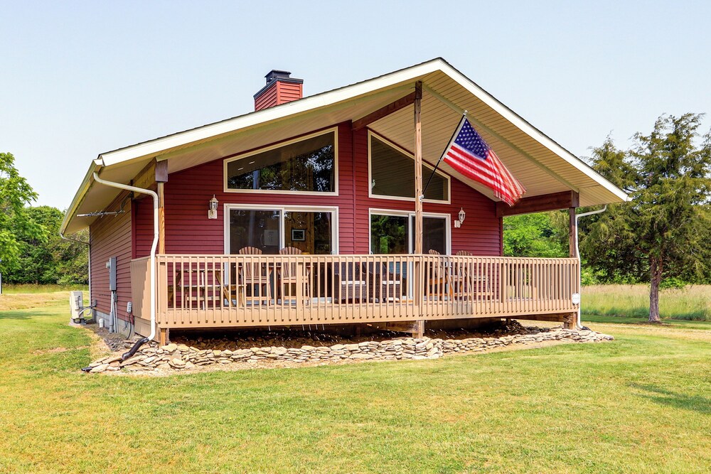 Walk to Lake: Kelleys Island Gem w/ Deck!