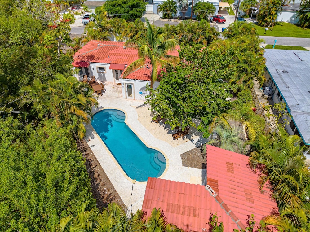 Crescent Street Villas By Beachside Mgt