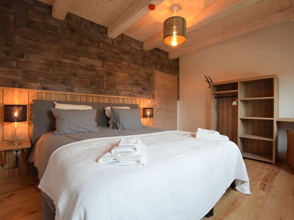 Grandeur Villa with Sauna & Hot Tub in Durbuy view 2