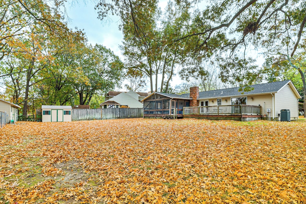Screened Patio, Deck & Grill: Saint Inigoes Home!