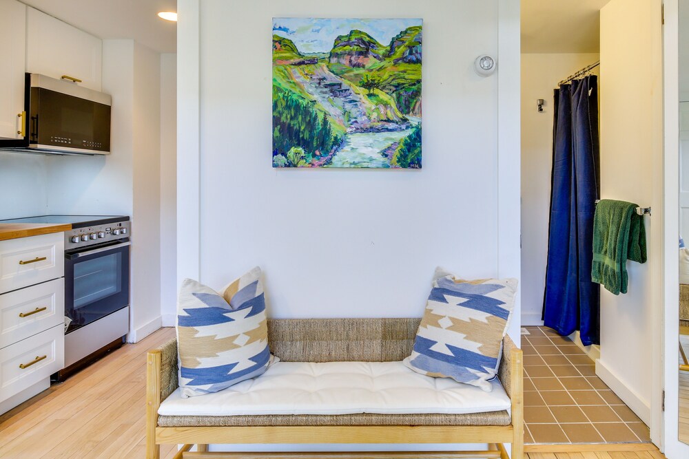 Dreamy Hudson Valley Cottage w/ State Park Views view 5