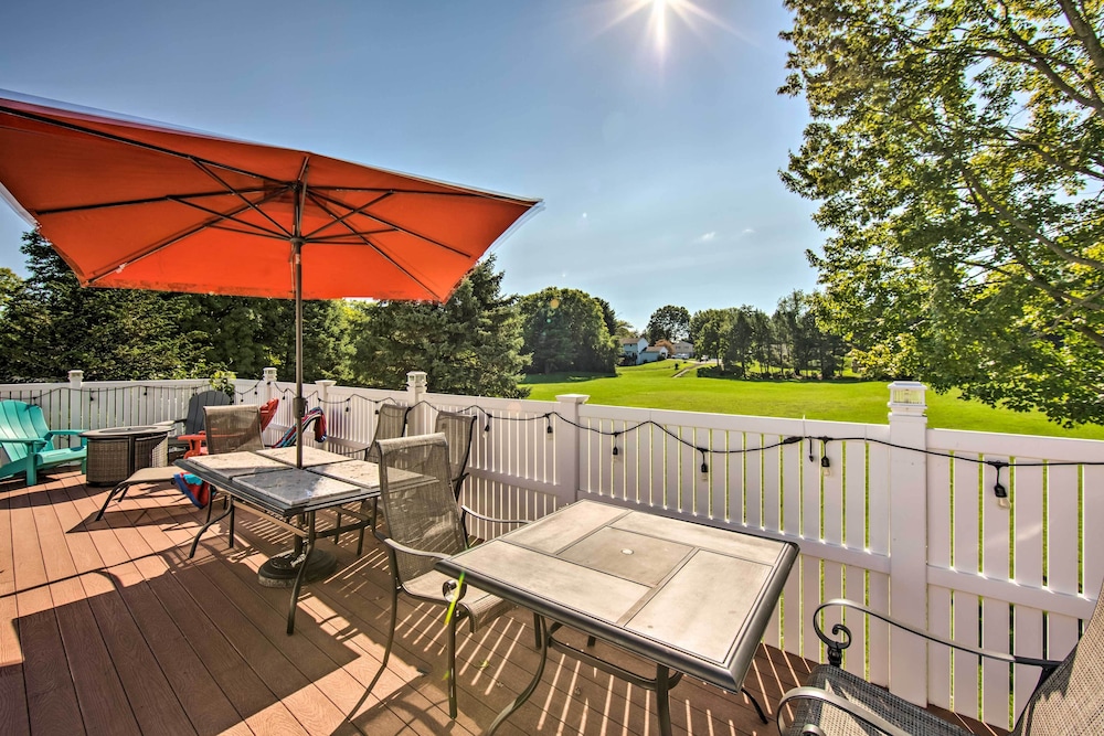 Spacious Palmyra Home w/ Fire Pit & Deck!