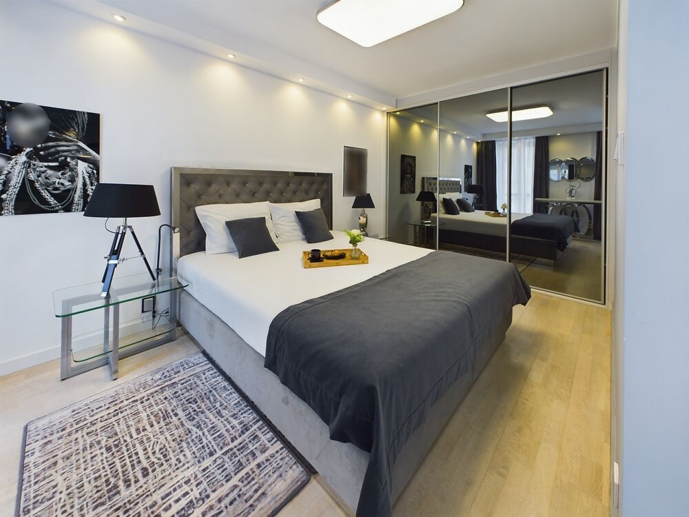 Apartment With Parking by Renters view 4