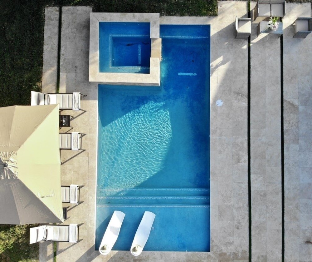 Fox Garden Luxury Boho Near Downtown & Beach 4 Bedroom Home