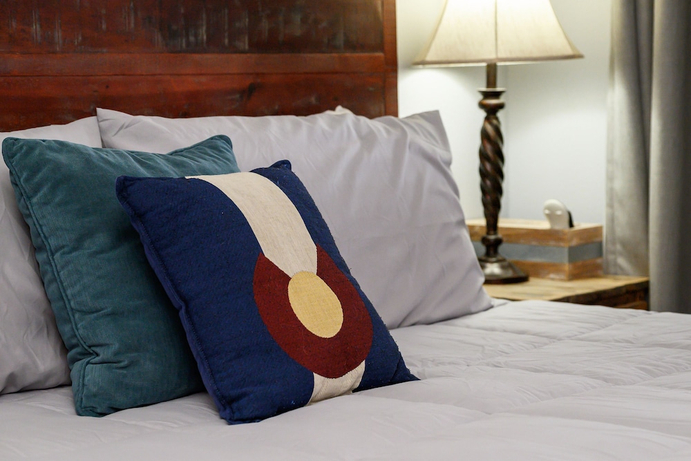 Premium Unit 1100 - One Bedroom - Zephyr Mountain Lodge 1 Condo