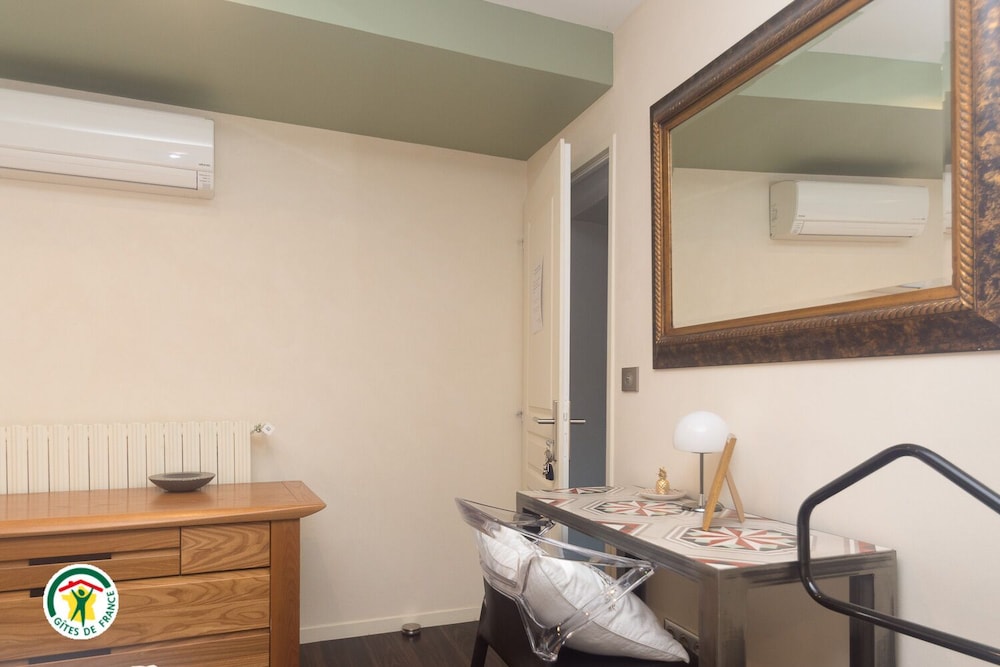 Le Val des Sens casa de huéspedes Chatte — hotel room