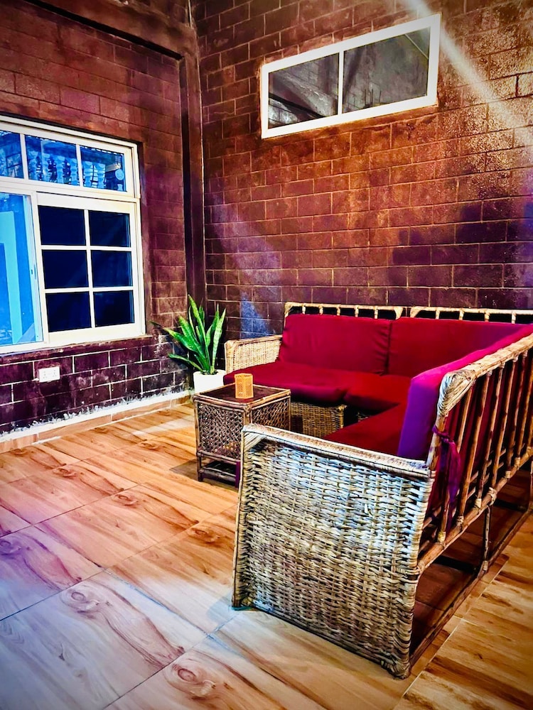 B. Home Resort and Spa