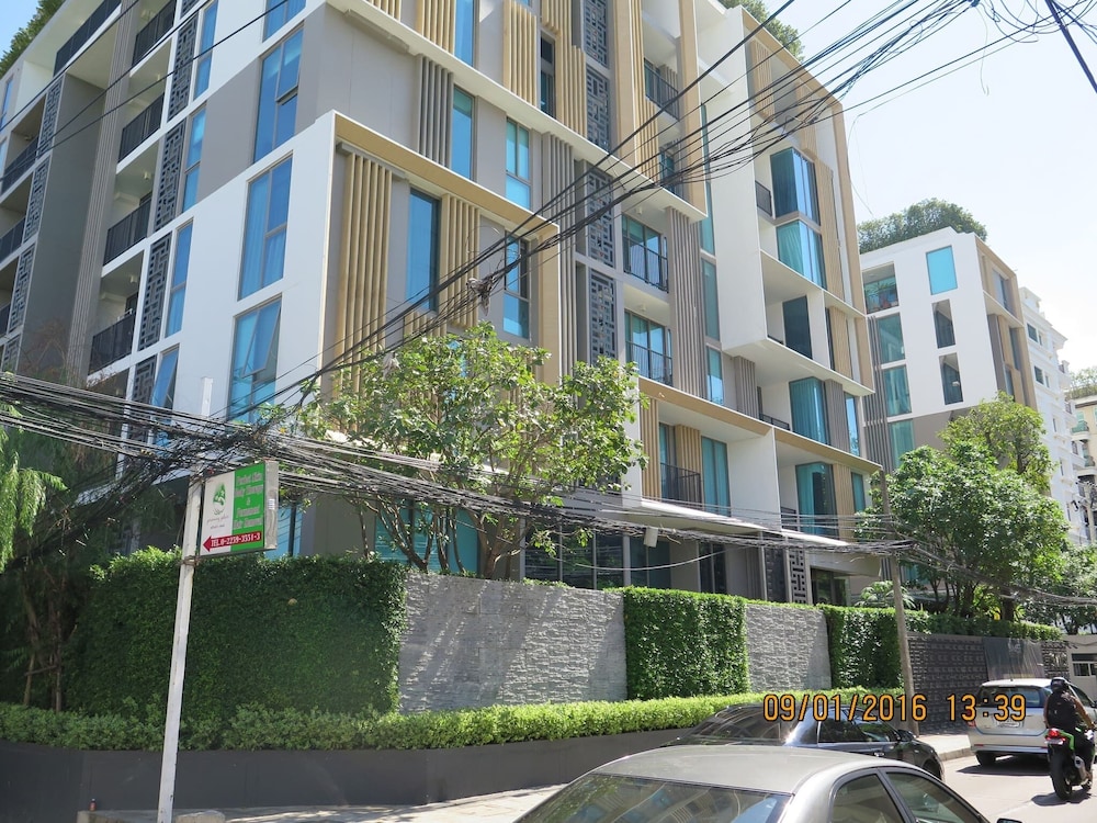 S39- 1 Bedroom Downtown Apt With Balcony and Pool
