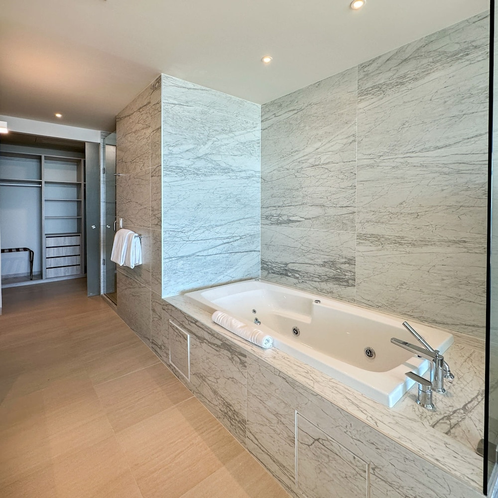 Has it all Beachfront Retreat With Stunning Views