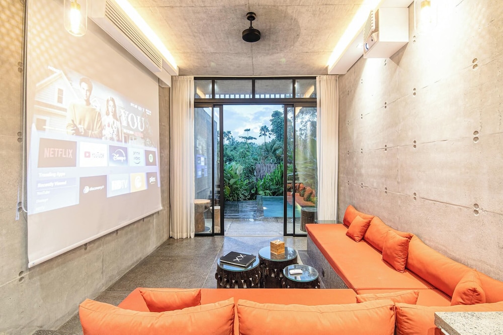 Modern 2BR Villa Enclosed Living Heart of Canggu