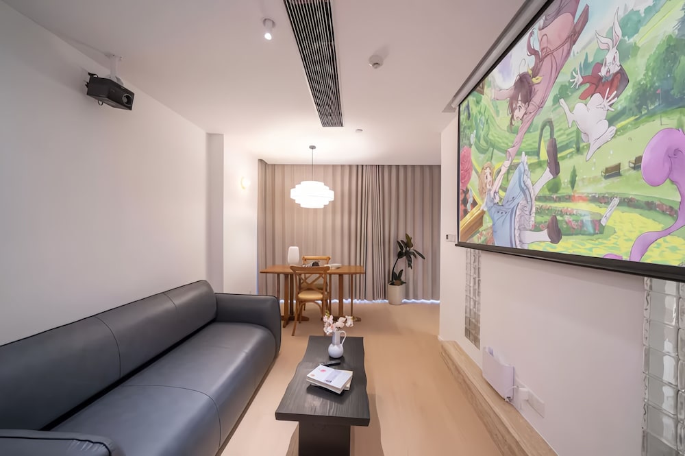 Shanghai Hills & Fan Stay