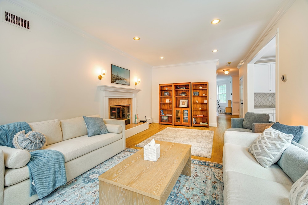 Serene Hudson Valley Escape w/ Pool & Grill
