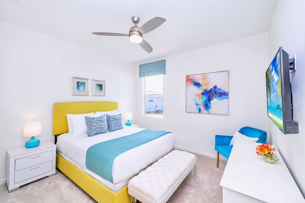 Upstay Mansion w Cinema Games Pool- Sleeps 26