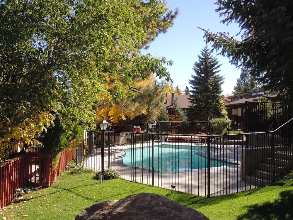 Snow Summit Townhouse Rentals & Sales
