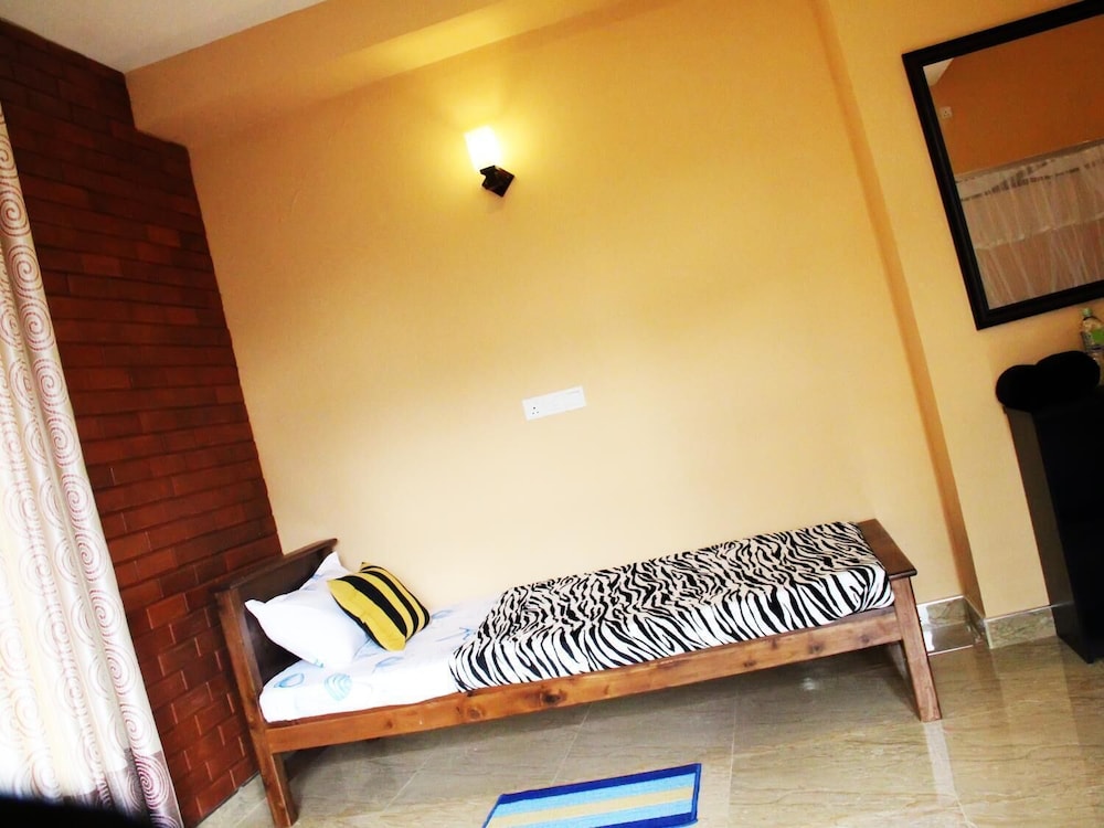 Lizzie Villa Guest House