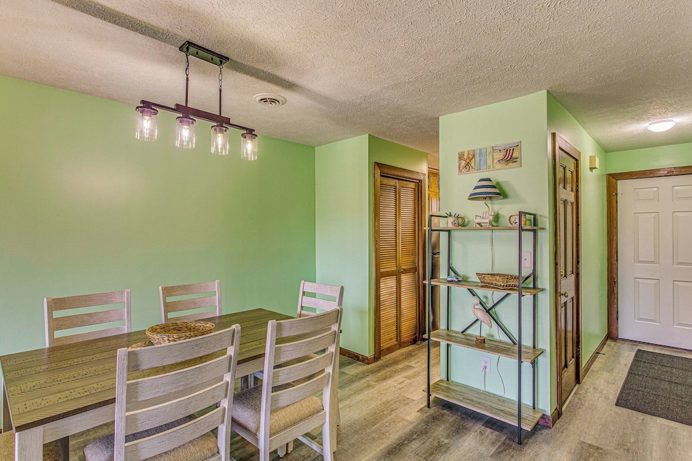 Walk to Ocean: Condo w/ 3 Pools in Myrtle Beach