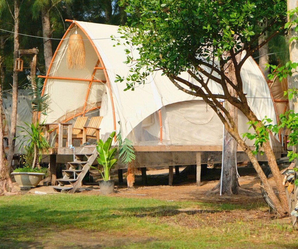Hang Sói Glamping