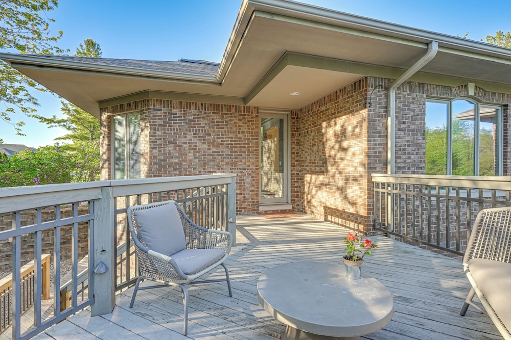 9 Mi to Svsu: Family Home w/ Deck & Yard
