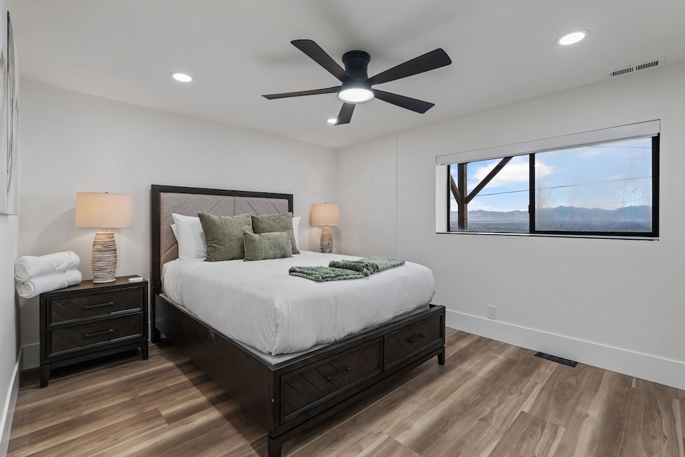All-new Luxe Stay Views, Sauna & Hot Tub 7 Bedroom Villa