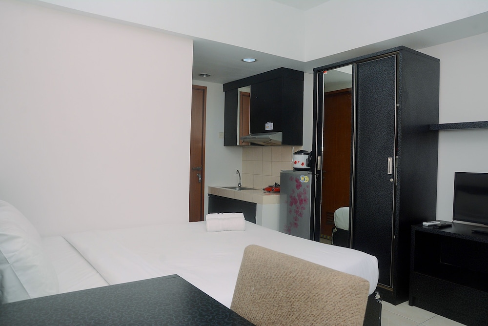 Good Homey and Simply Studio Margonda Residence 3 Apartment view 2