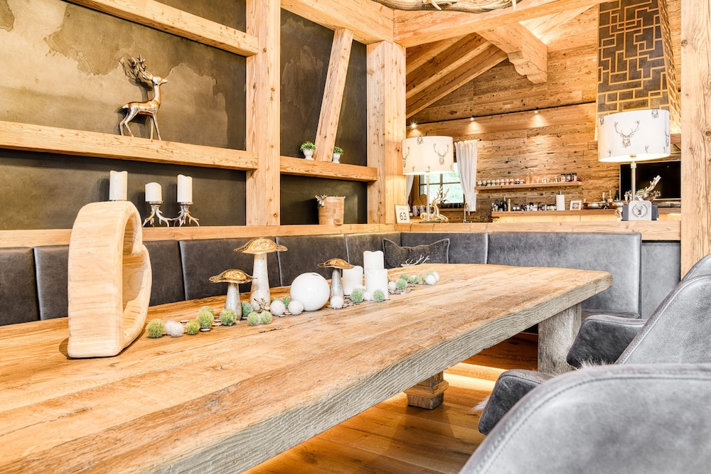 Chalet GM in Brand With 5 Bedrooms and 8 Bathrooms
