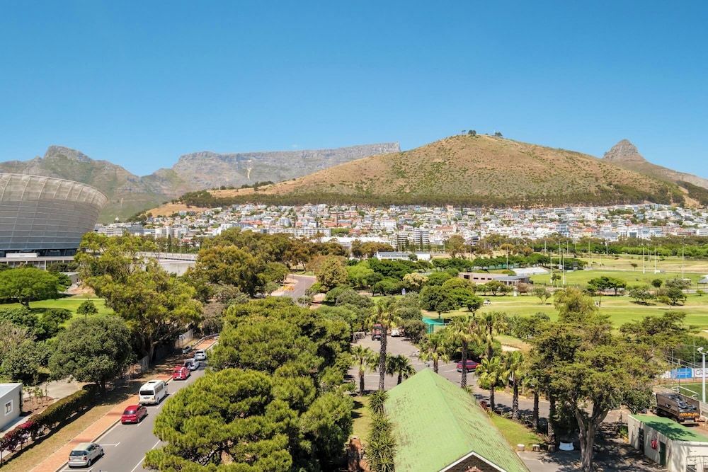 2bed Mouille Point Apartment w Amazing Cape Views