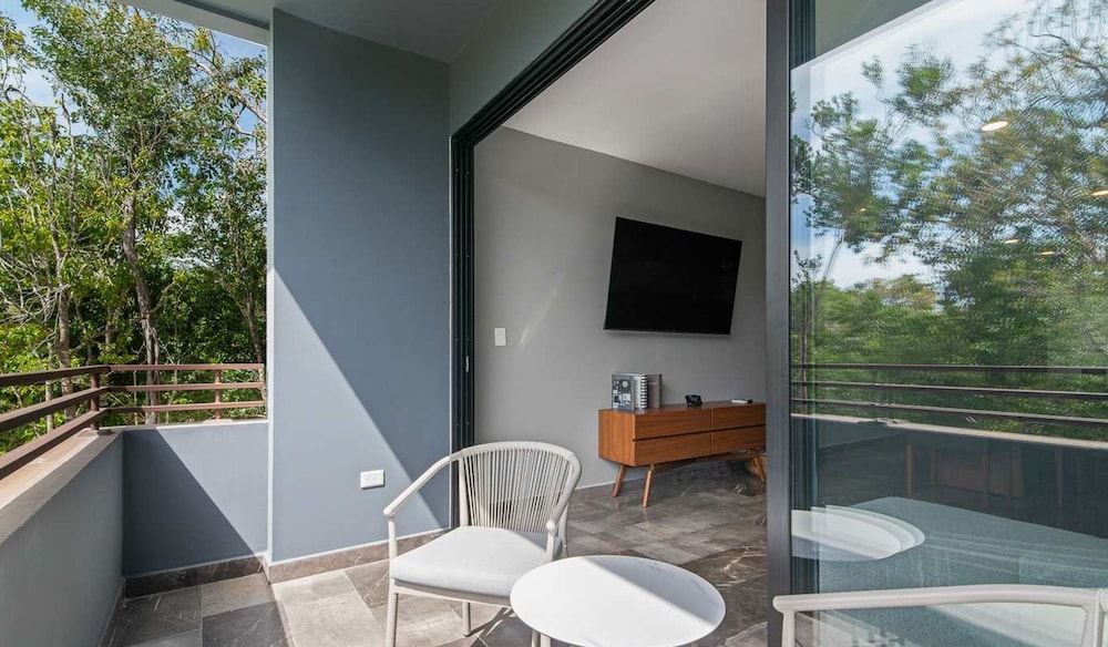 Modern 1 Bedroom Apartment With Luxury Amenities at Paramar Black by Waves