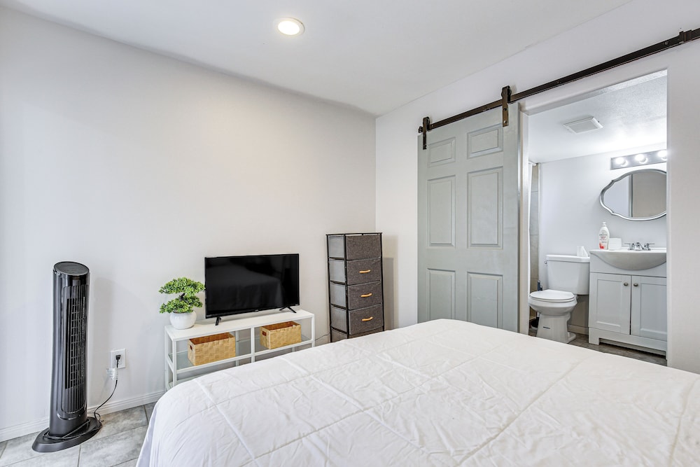 3 Mi to Coachella: Quaint Studio w/ Shared Yard!