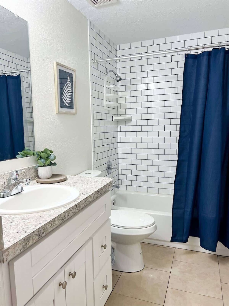 Contemporary 3 Bedroom Home in Dade City