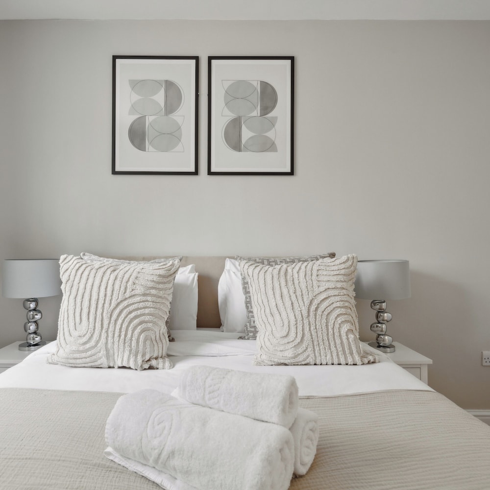Westminster Charm - 2BR with Style
