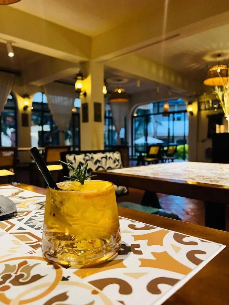 ZZZ Hostel & Restaurant