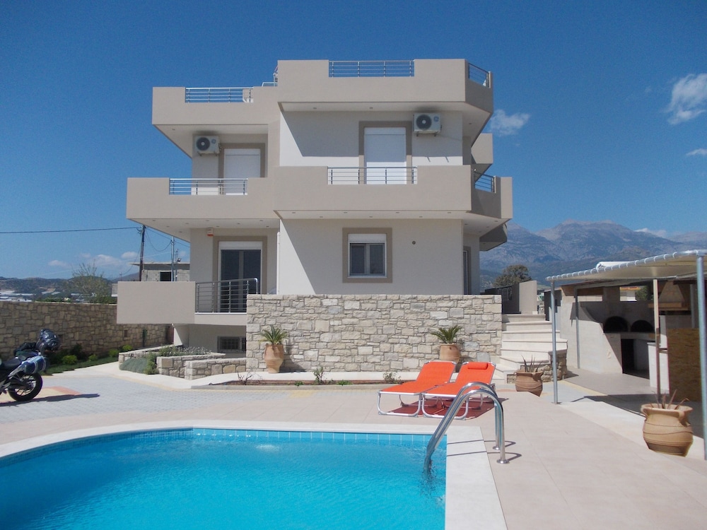 Elpidis Villa