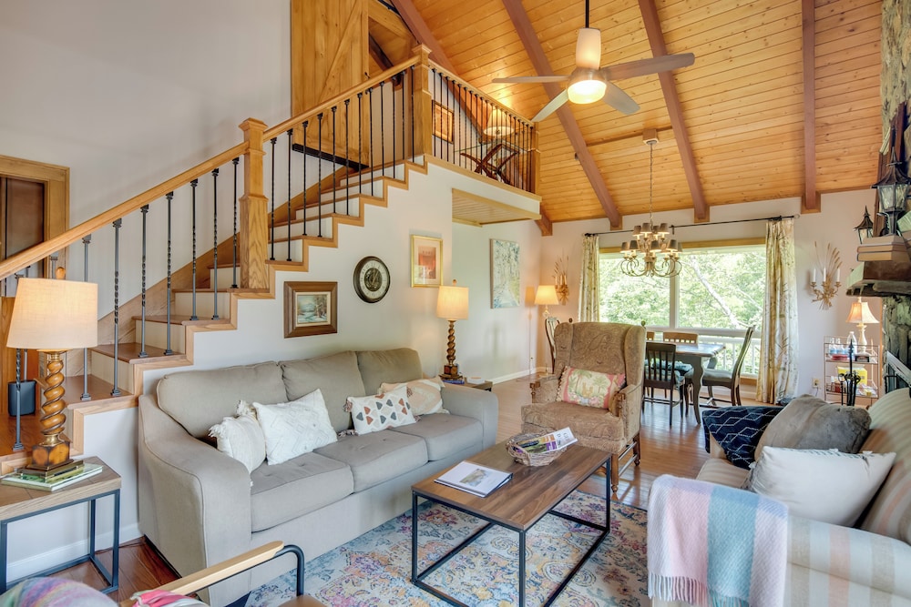 Getaway w/ Guest House - 6 Mi to Lake Glenville!