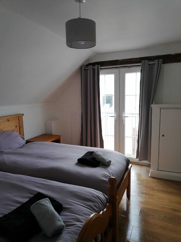 Nice big 2 Double Bedroom Apartment in the Town view 3