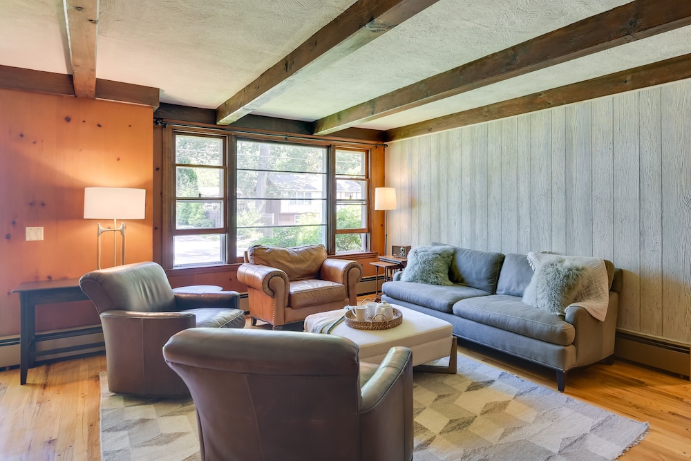 Home in Narragansett w/ Beach Access!