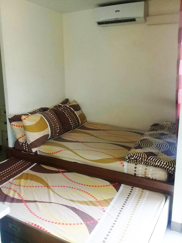 Mabolo Garden Flat by SDC