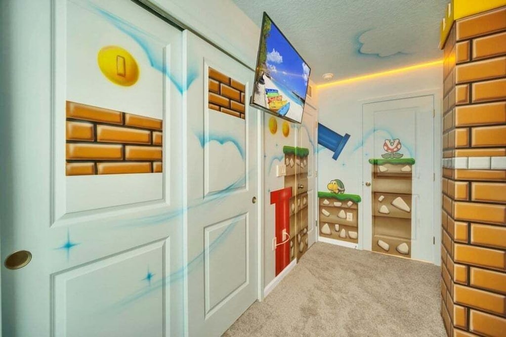 Movie Room, Pool, Theme Rooms Everything Included! 6 Bedroom Villa