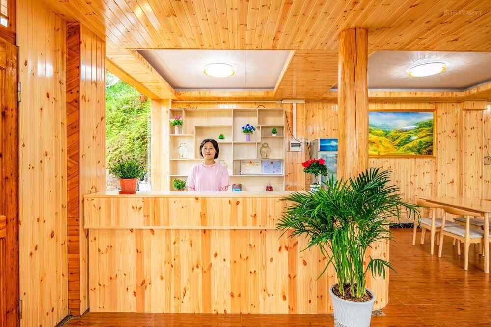 Happy live hotel