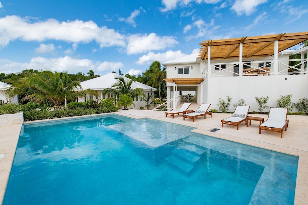 Seaesta - Brand New Estate W/pool & Private Backyard Beach 6 Bedroom Home