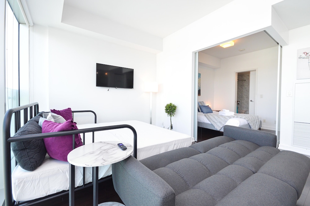 Downtown Toronto Condo near Scotiabank Arena