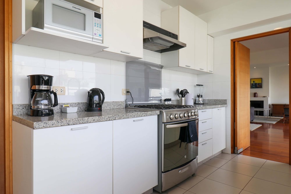 w Radiant 2BR w Modern Terrace in Miraflores