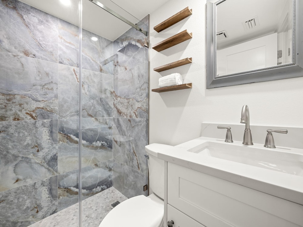 Seaside 2 by Distinctive Beach Rentals
