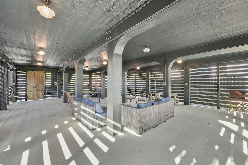 Ebb and Glow Retreat by Ryson Vacation Rentals