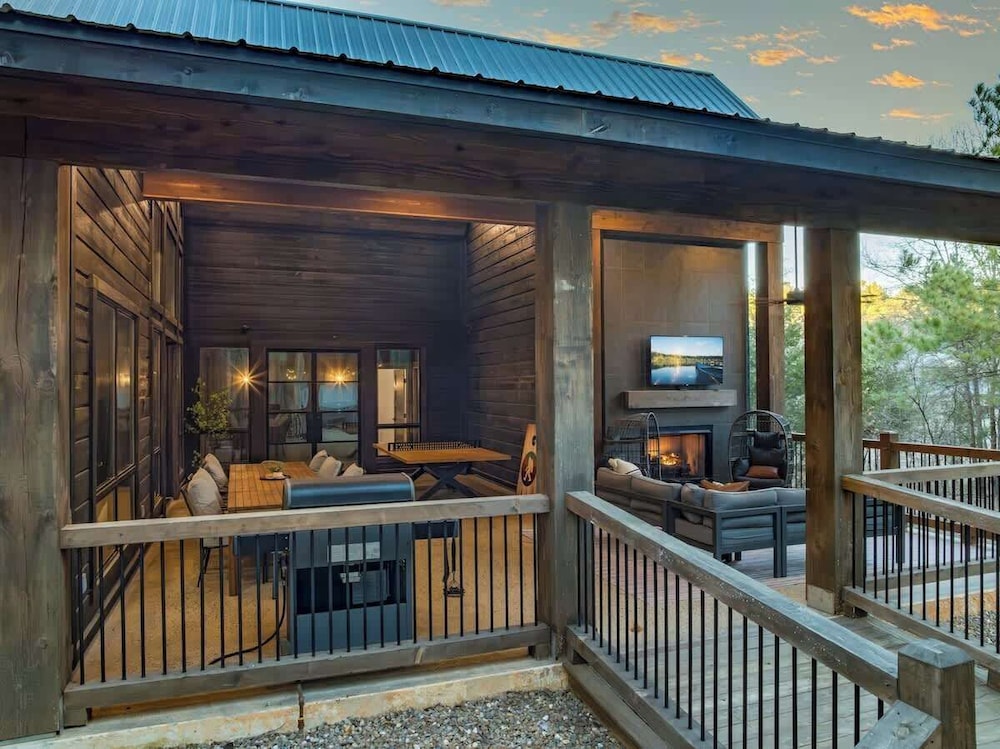 CABIN - Near BLACK MOUNTAIn