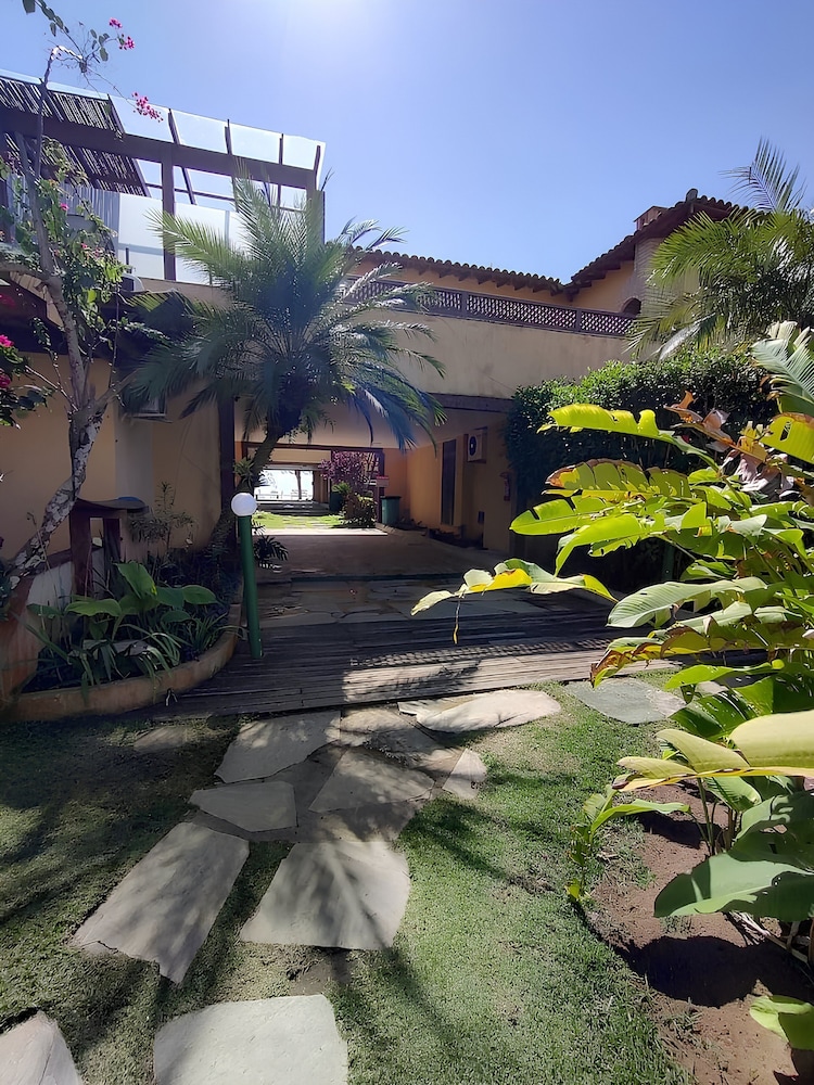 Casa DelMare Cond. com saída na praia