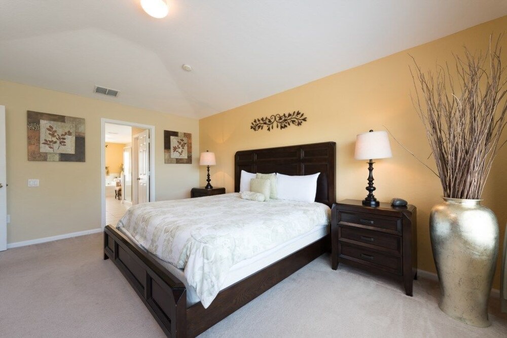 7BR Pool Home Emerald Island by SHV-8409