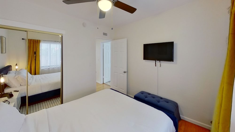 Disneyland Renovated 3BR Fullerton House w Garage Fenced Yard p56