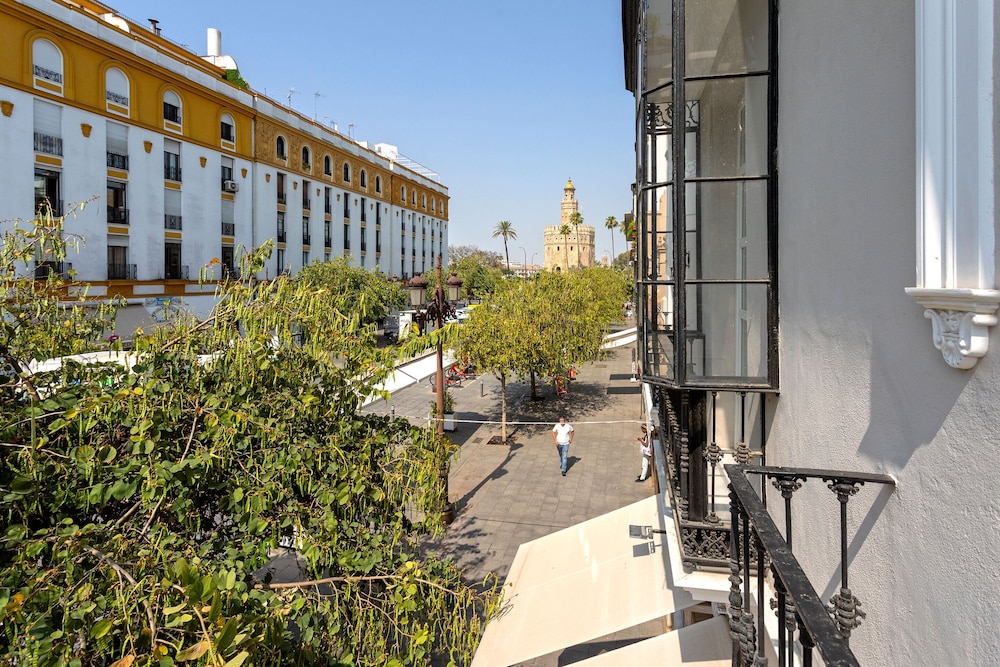 Cozy Apartment in the Center Almirante Lobo I