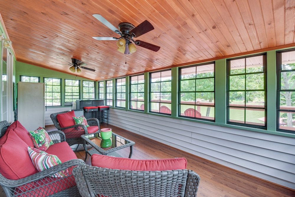 Boat, Fish, Relax: Lake Russell Retreat w/ Dock