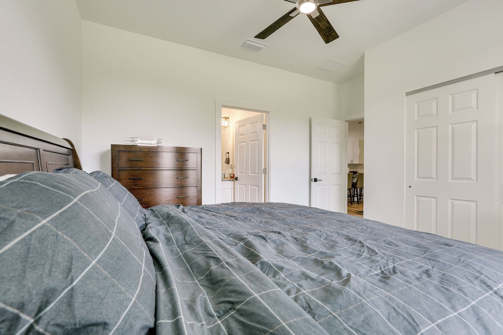 Lehigh Acres Family Getaway w/ Lanai + Golf Nearby